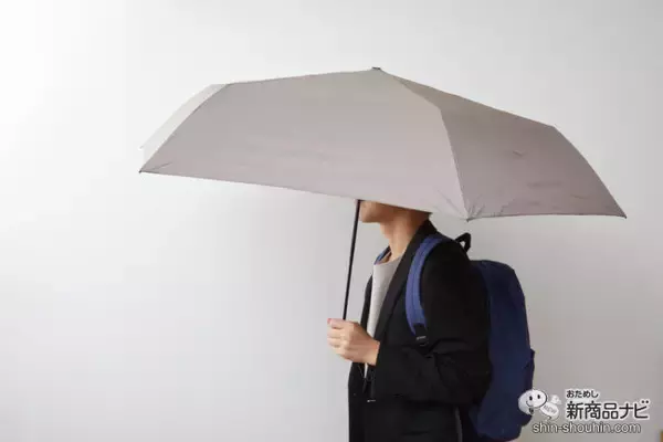 「日差しにも突然の大雨にも対応するオールラウンダー！ 軽くて大きくて便利な折りたたみ傘『VERYKAL LARGE Flat』」の画像