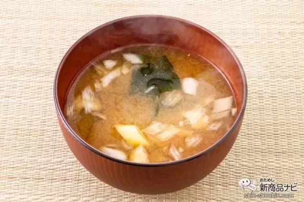 「出汁いらずのおいしさ！ シンプルを極めた究極のみそ汁の新作『味噌屋のまかないみそ汁 蔵出し寒熟白つぶみそ』を飲んでみた」の画像