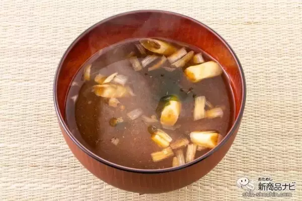 「出汁いらずのおいしさ！ シンプルを極めた究極のみそ汁の新作『味噌屋のまかないみそ汁 蔵出し寒熟白つぶみそ』を飲んでみた」の画像