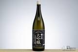 「＜年末年始は特別な日本酒を＞金箔付き『白鶴 大吟醸 生貯蔵酒 一度火入 1.8L』のフレッシュな味わいを楽しんでみた」の画像2