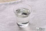 「＜年末年始は特別な日本酒を＞金箔付き『白鶴 大吟醸 生貯蔵酒 一度火入 1.8L』のフレッシュな味わいを楽しんでみた」の画像7