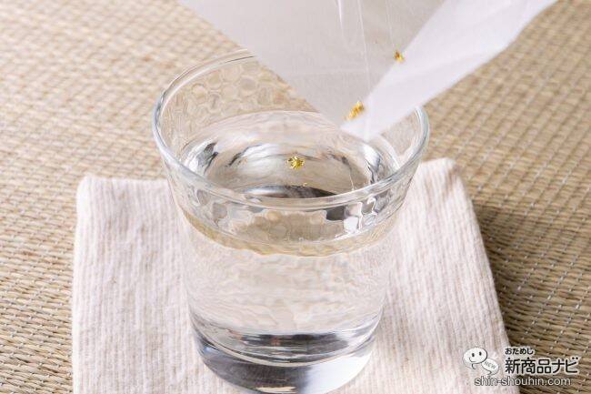 ＜年末年始は特別な日本酒を＞金箔付き『白鶴 大吟醸 生貯蔵酒 一度火入 1.8L』のフレッシュな味わいを楽しんでみた