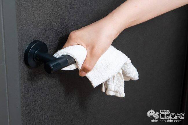 おしゃれパッケージなのにきちんと汚れを落とす♪ 『プリズムウォッシュ（R）（ミラー・ガラス・ディスプレイクリーナー）』は、手垢汚れやホコリ防止に効果抜群！