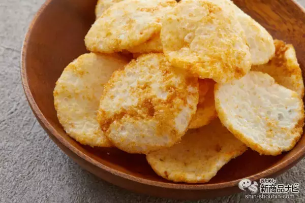 「大好評マシマシシリーズの第4弾が新登場！『香ばし飴色玉ねぎせんべい』で、思いっきり玉ねぎの旨みを堪能したい！」の画像