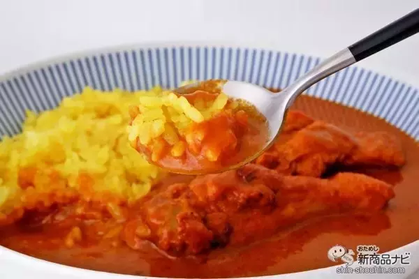 「こだわりの食材で作られた本格派『骨付きタンドリーチキンカレーターメリックライスと共に』を夏の食卓に」の画像