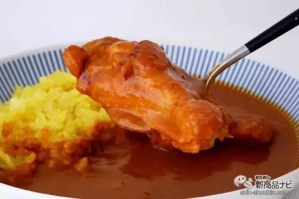 「こだわりの食材で作られた本格派『骨付きタンドリーチキンカレーターメリックライスと共に』を夏の食卓に」の画像