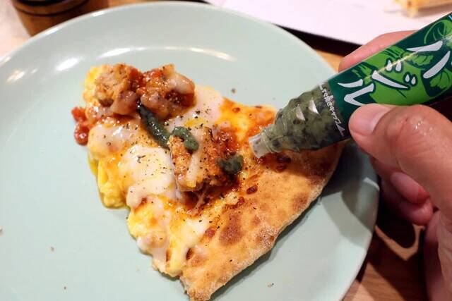 【ウルトラうまトマチーズピザ】チーズマシマシのウルトラチーズピザに松屋のうまトマバーグを追加した激ウマ！　熱量お化けが爆誕です!!＜野島慎一郎のバカレシピ＞