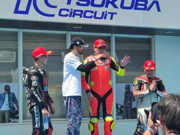 「「レーサー長瀬は努力家」「勝ち負けだけじゃない」。長瀬智也が所属するチームの3人が語る旧車ハーレーによるレースの魅力とは？」の画像