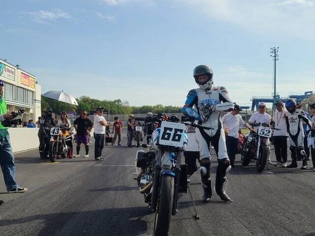 「レーサー長瀬は努力家」「勝ち負けだけじゃない」。長瀬智也が所属するチームの3人が語る旧車ハーレーによるレースの魅力とは？