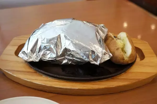 「【包み焼きハンバーグ&ビーフカレー】きっと一般常識なんだろうけど今さら知った。「ココス」ってこんなにすごい店だったんだ！：パリッコ『今週のハマりめし』第238回」の画像