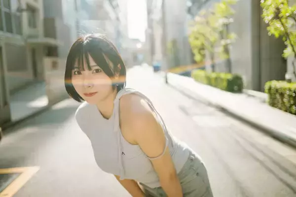 「【独占カット公開】大事なところも隠していない!?　薬剤師グラドル・三橋くんが"無修正写真集"に挑んだワケ」の画像