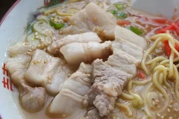 「【カップラーメン】福岡の老舗「ふくちゃんラーメン」のカップ麺がうますぎたので、あらためて本気で味わう：パリッコ『今週のハマりめし』第209回」の画像