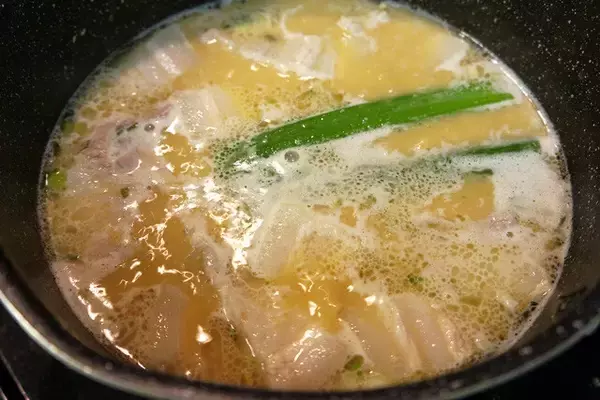 「【カップラーメン】福岡の老舗「ふくちゃんラーメン」のカップ麺がうますぎたので、あらためて本気で味わう：パリッコ『今週のハマりめし』第209回」の画像