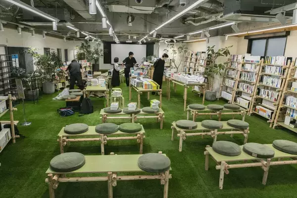 「【宇野常寛インタビュー】街の風景を塗り替える「知の拠点」。批評家・宇野常寛が語る、次なる書店のカタチ」の画像