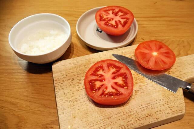 【モスワッパー】バーキンのワッパーチーズにトマトとミートソースを追加して無理やり超巨大モスバーガーが完成！＜野島慎一郎のバカレシピ＞