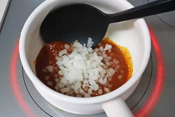 「【モスワッパー】バーキンのワッパーチーズにトマトとミートソースを追加して無理やり超巨大モスバーガーが完成！＜野島慎一郎のバカレシピ＞」の画像