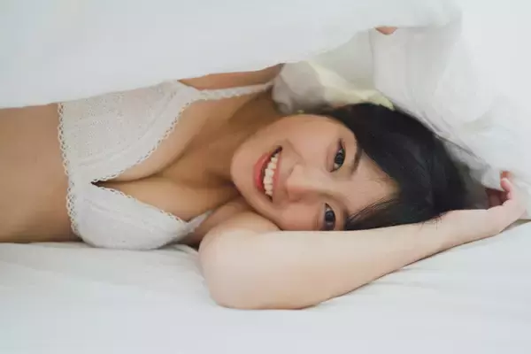 「アイドルとプロレスラーの二刀流グループ・アップアップガールズ（プロレス）の大人気メンバー・鈴木志乃が初のデジタル写真集を発売！「私の長所って、"いる"ってことだと思うんです。だから、恋しやすいと思います！」」の画像