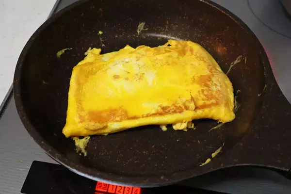 「【マックポーたま】スパムと卵を挟んだ沖縄のソウルフード、ポークたまごおにぎりをマックポークでアレンジしたら完全優勝のウマさ！＜野島慎一郎のバカレシピ＞」の画像