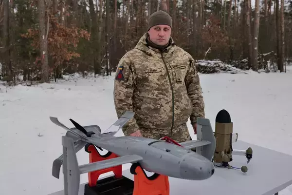 開戦から4年、「ウクライナ軍ドローン部隊」の最新形態とは？　航続距離が4倍に延びた無人航空機に、負傷兵を搬送する無人車両まで！