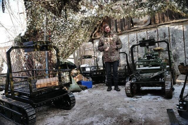 開戦から4年、「ウクライナ軍ドローン部隊」の最新形態とは？　航続距離が4倍に延びた無人航空機に、負傷兵を搬送する無人車両まで！