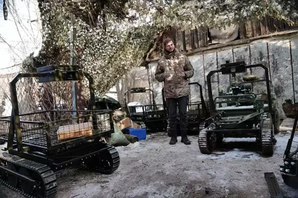 「開戦から4年、「ウクライナ軍ドローン部隊」の最新形態とは？　航続距離が4倍に延びた無人航空機に、負傷兵を搬送する無人車両まで！」の画像