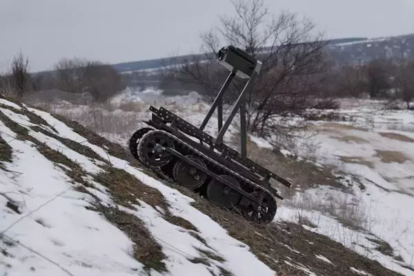 「開戦から4年、「ウクライナ軍ドローン部隊」の最新形態とは？　航続距離が4倍に延びた無人航空機に、負傷兵を搬送する無人車両まで！」の画像