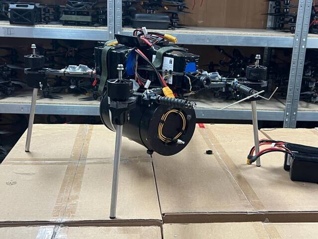 開戦から4年、「ウクライナ軍ドローン部隊」の最新形態とは？　航続距離が4倍に延びた無人航空機に、負傷兵を搬送する無人車両まで！