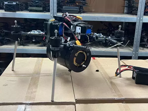 「開戦から4年、「ウクライナ軍ドローン部隊」の最新形態とは？　航続距離が4倍に延びた無人航空機に、負傷兵を搬送する無人車両まで！」の画像