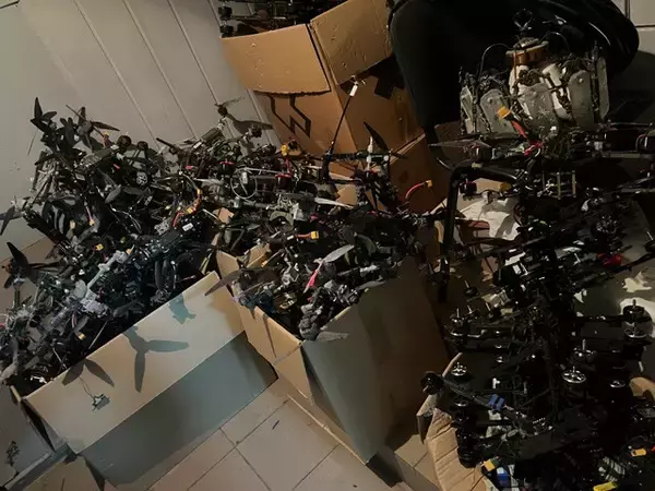 「開戦から4年、「ウクライナ軍ドローン部隊」の最新形態とは？　航続距離が4倍に延びた無人航空機に、負傷兵を搬送する無人車両まで！」の画像