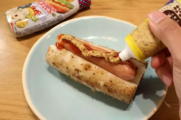 「【長芋ホットドッグ】見た目はホットドッグ風ですが!?　実はパンの代用に長芋を使った斬新食感の激ウマドッグ！＜野島慎一郎のバカレシピ＞」の画像