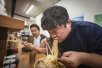 医師が指摘！　「大食いコンテンツ」が視聴者の健康を蝕（むしば）む危険性とは？　韓国YouTubeでは収益停止も日本では野放し...
