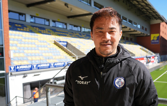 FCバサラ・マインツ監督の岡崎慎司が目指す日本代表監督への道。3大会連続でW杯に出場したレジェンドが、ドイツのアマチュアリーグで指導者として奮闘中。北中米W杯の展望も聞いた！