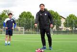 「FCバサラ・マインツ監督の岡崎慎司が目指す日本代表監督への道。3大会連続でW杯に出場したレジェンドが、ドイツのアマチュアリーグで指導者として奮闘中。北中米W杯の展望も聞いた！」の画像3