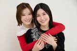 「元NMB48上西恵・上西怜の上西姉妹がクロストーク「写真集の銭湯のページは、恵ちゃんに現場に来てもらって、SNS用のオフショットを撮ってもらったんです（笑）」（怜）　「こんな感じに撮って」って見本を見せられて、めちゃプレッシャーでした」（恵）」の画像1