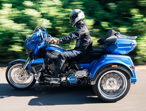 普通免許で乗れる三輪モデルを徹底チェック！　ハーレー新型トライクの走りが異次元進化!!