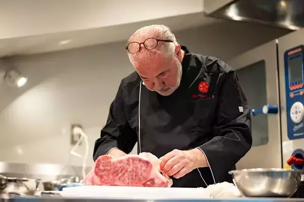 「あのサッカー監督がワイナリー経営者に！　来日のトルシエ氏をフランス料理界の巨匠が究極の"おもてなし"」の画像