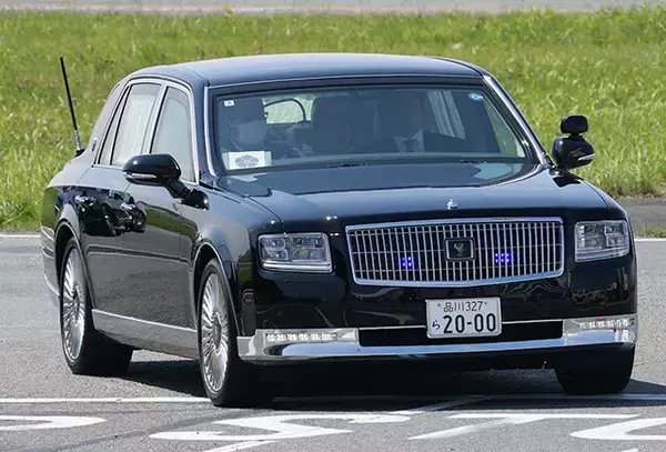 「高市総理専用車にも採用された「センチュリー」はなぜ特別なのか」の画像