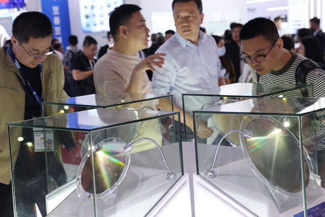 半導体系インフルエンサー・情ポヨが語る〈半導体業界〉最前線　メモリー大高騰の謎、今年注目の日本企業は？「今年も革ジャン帝国に翻弄されるポヨ!!」