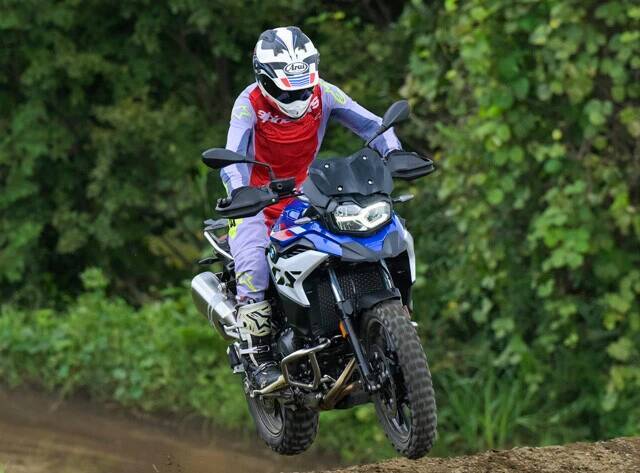 "在庫を持たない"新販売方式で日本市場を席巻中！　新型ラッシュのBMW最新バイクを一気試乗！