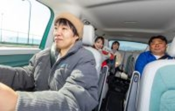 【小田原ドラゴンのクルマ探しの旅。特別編】最新輸入車だらけの試乗会で見つけた"興奮MAXカー"はコレ！　噂のEVミニバン フォルクスワーゲン ID.Buzzが"刺さった"理由