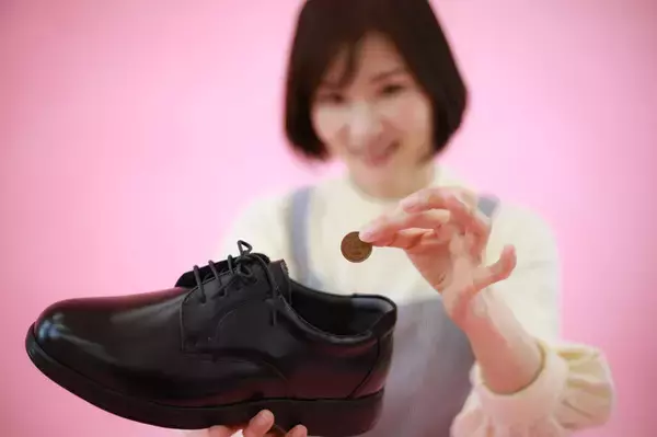 「汗っかき季節に気をつけたい"足裏臭"の基礎知識」の画像