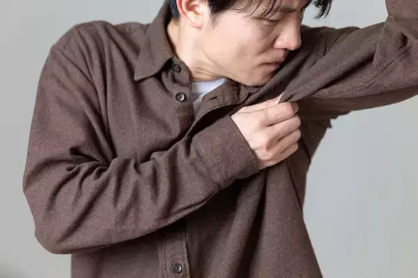 「汗っかき季節に気をつけたい"足裏臭"の基礎知識」の画像