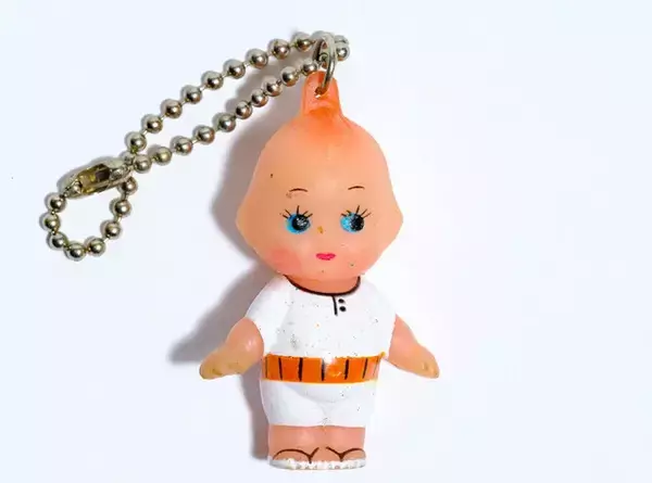 「なぜかコスプレをし始めた！　平成のキューピー人形【山下メロの平成レトロ遺産：112】」の画像