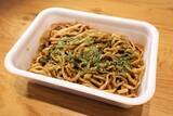 「【ワシワシペヤング】セブンの豚ラーメン用極太麺にペヤングソースを絡める食感ワシワシ系の焼きそば！＜野島慎一郎のバカレシピ＞」の画像6