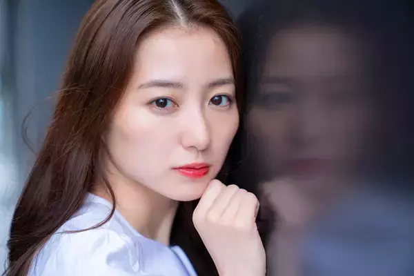 女優・高田里穂が語るグラビアへの想い「グラビアはもっとも自分を美しく残してくれる『魔法』です」