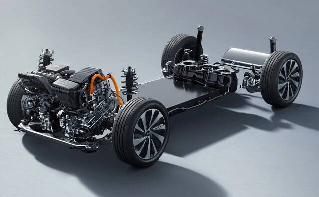 中国から超デフレ価格で襲来した噂のPHEVを公道試乗！　BYD シーライオン6は日本車を食うか!?