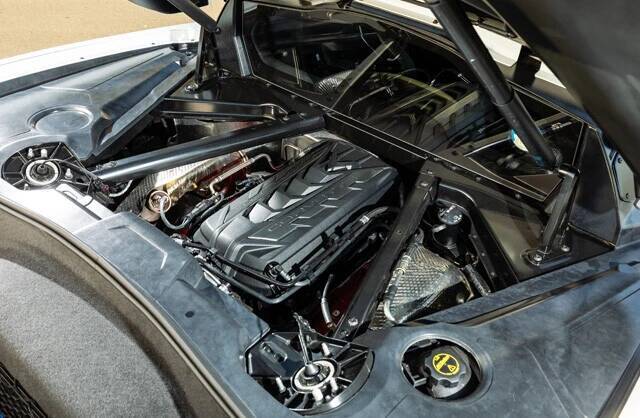 超ド級の6.2リットル・V8を搭載した"ゴリゴリのアメ車"を公道で試す！　「シボレー・コルベットクーペ3LT」は男をたぎらせるのか!?