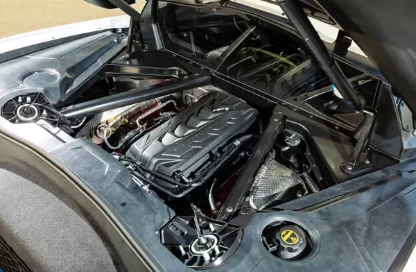 「超ド級の6.2リットル・V8を搭載した"ゴリゴリのアメ車"を公道で試す！　「シボレー・コルベットクーペ3LT」は男をたぎらせるのか!?」の画像