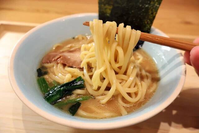 【和え玉油そば】煮干しラーメンの味付き替え玉"和え玉"を油そばで代用！　家系ラーメンに投入で新境地のウマさ！＜野島慎一郎のバカレシピ＞