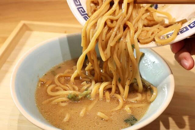 【和え玉油そば】煮干しラーメンの味付き替え玉"和え玉"を油そばで代用！　家系ラーメンに投入で新境地のウマさ！＜野島慎一郎のバカレシピ＞